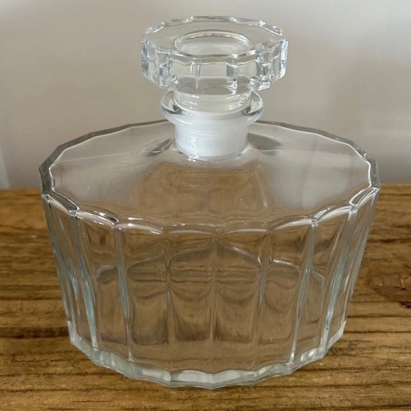 Luigi Bormioli Light and Music Glass Crystal Decanter - Picture 10 of 16